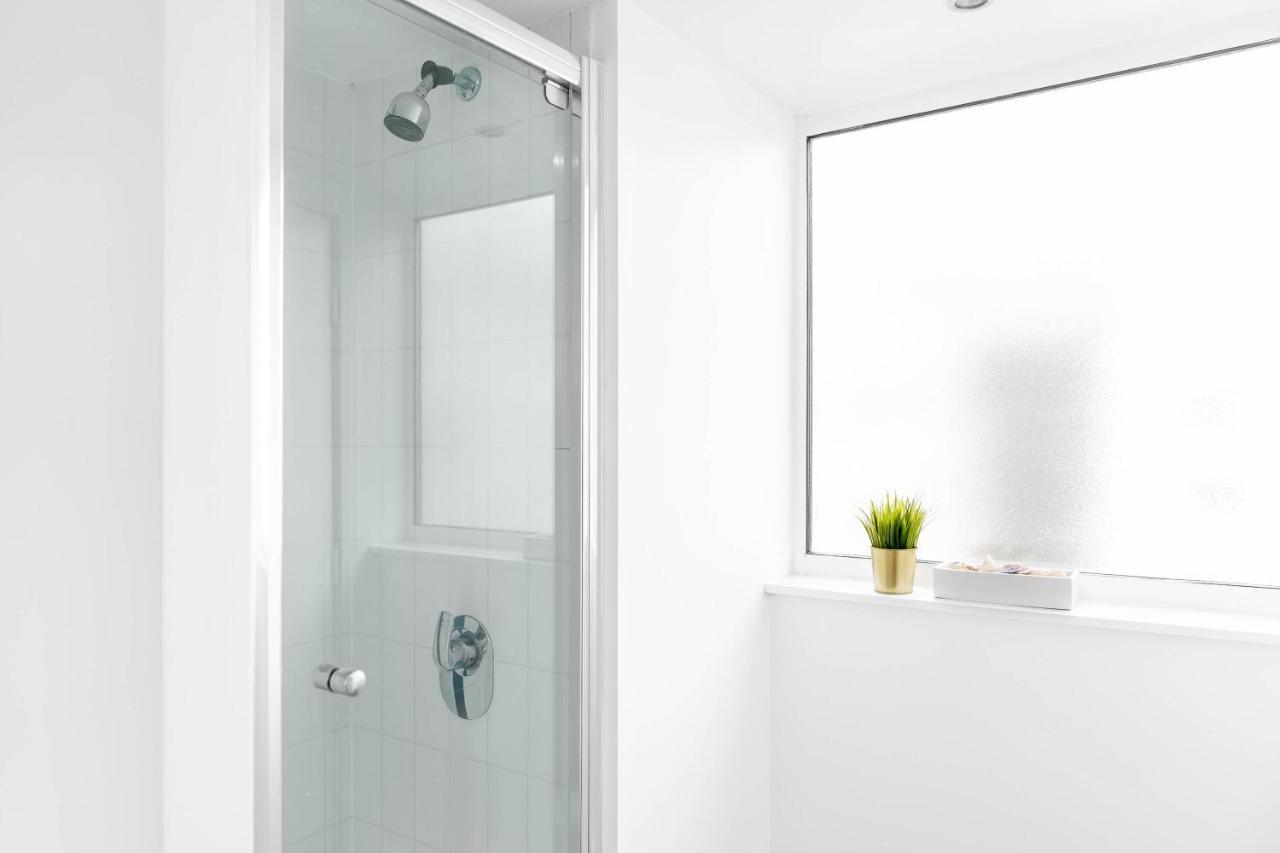 Luxury Two Bedroom Centre - Secure Parking - Rated Exceptional * Birmingham