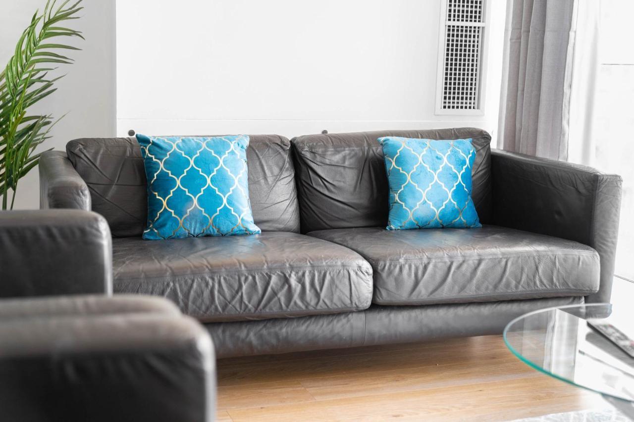 Apartment Luxury Two Bedroom Centre - Secure Parking - Rated Exceptional *