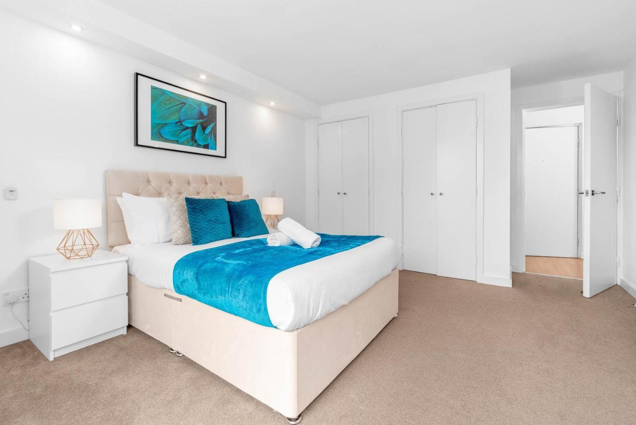 Luxury Two Bedroom Centre - Secure Parking - Rated Exceptional *