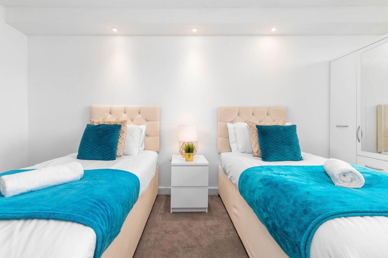 Luxury Two Bedroom Centre - Secure Parking - Rated Exceptional *