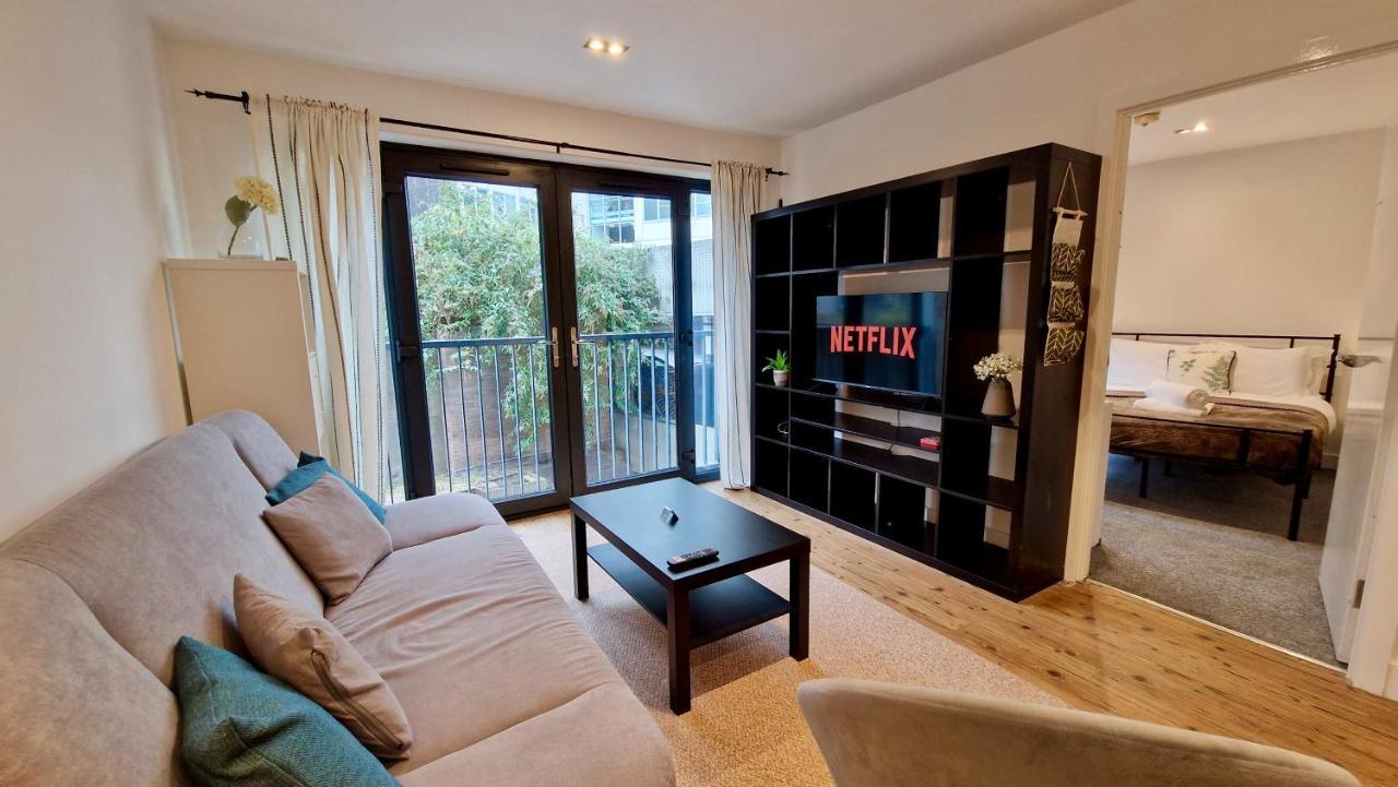 Spacious & Modern In Centre With Balcony * Birmingham