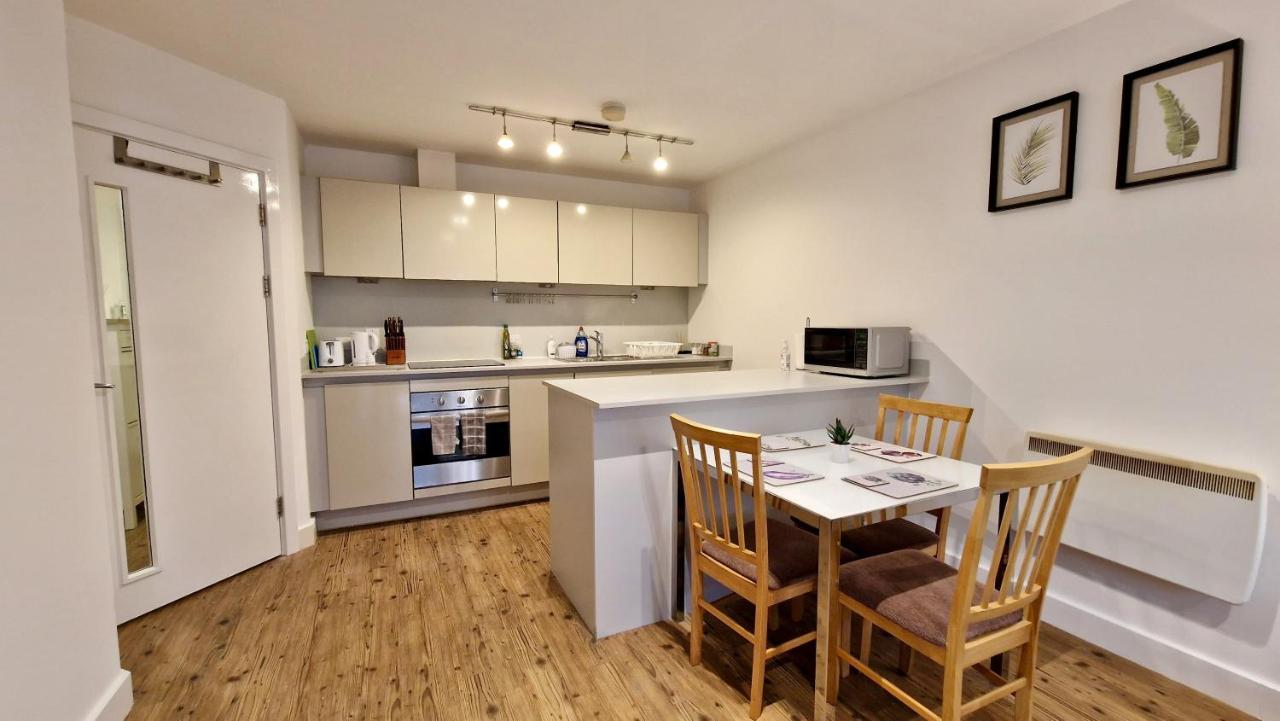 Apartment Spacious & Modern In Centre With Balcony
