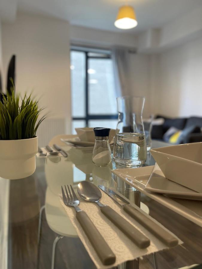 Modern Spacious 1 Bed Flat In Centre With Free Parking, Fast Free Wifi And Netflix * Birmingham