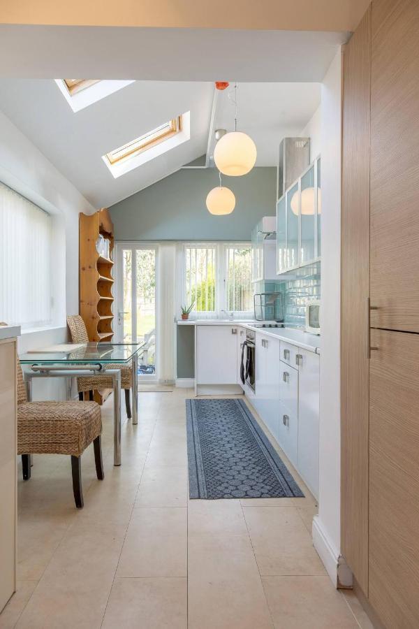 Holiday home Spacious 5 Bedroom House In Close To Nec For 12 Guests