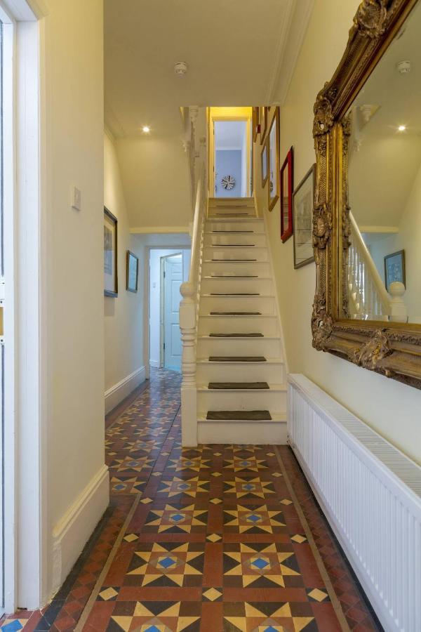 Spacious 5 Bedroom House In Close To Nec For 12 Guests Holiday home