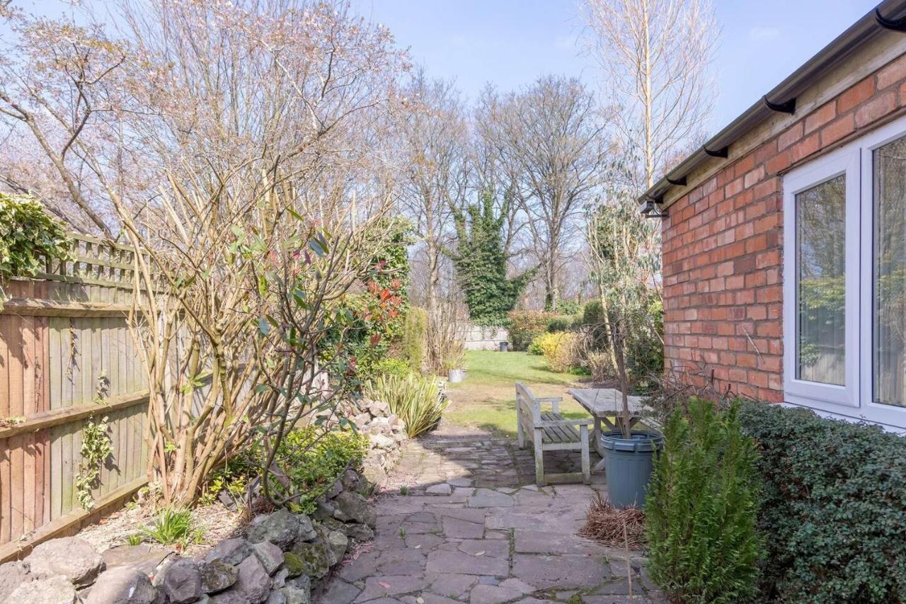 Spacious 5 Bedroom House In Close To Nec For 12 Guests Birmingham