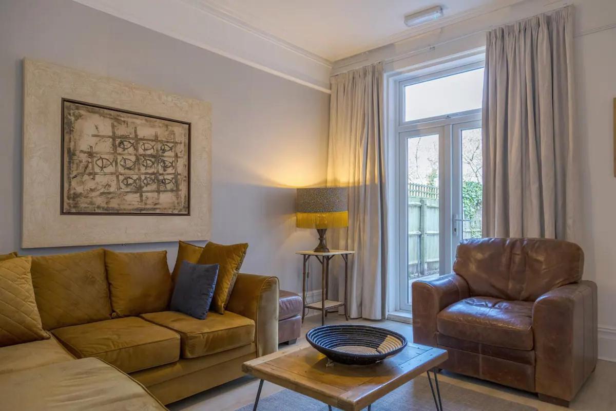Spacious 5 Bedroom House In Close To Nec For 12 Guests