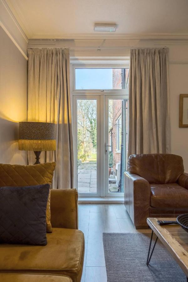 Holiday home Spacious 5 Bedroom House In Close To Nec For 12 Guests