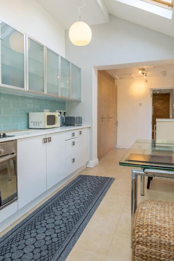 Holiday home Spacious 5 Bedroom House In Close To Nec For 12 Guests