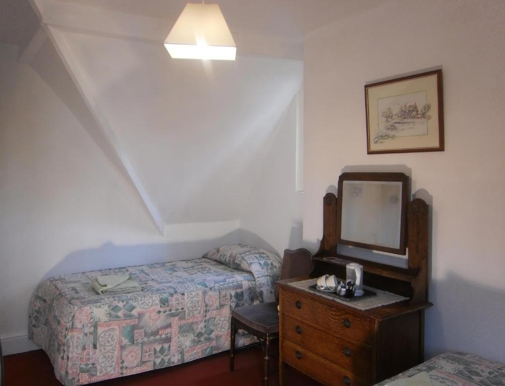 Guest house Awentsbury Near