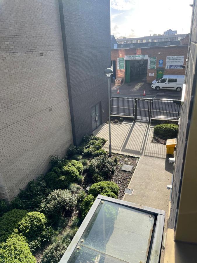 Modern Spacious 1 Bed Flat In Centre With Free Parking, Fast Free Wifi And Netflix