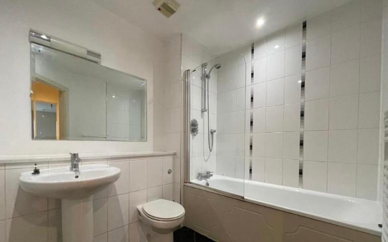 Stylish Two Bed In The Heart Of The Apartment Birmingham