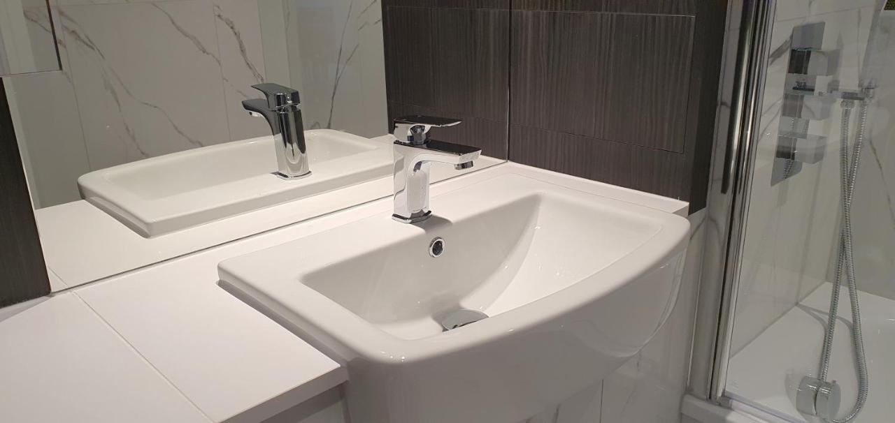 Apartment Exceptional 1king Lifestyle - Centrally Located *