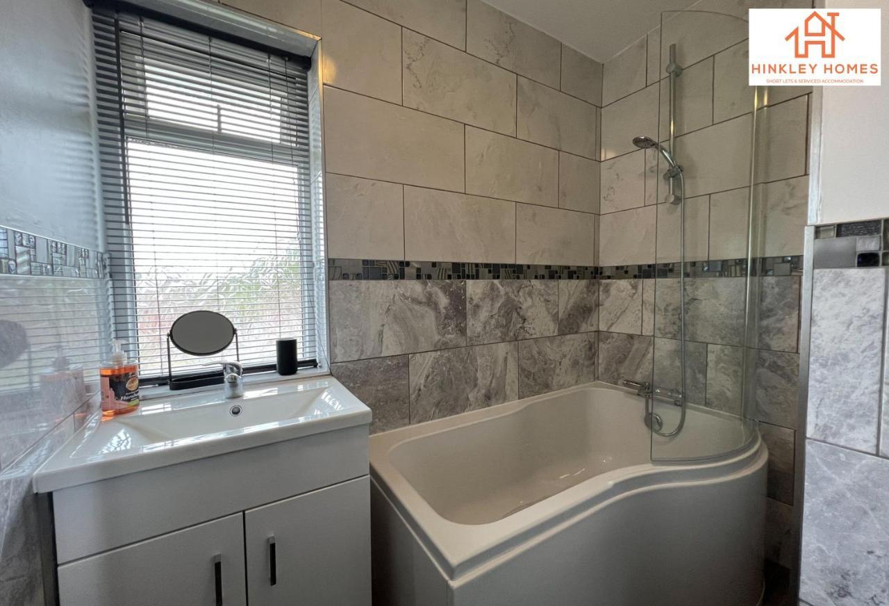 Lovely Refurbished - Free Parking-wifi By Hinkley Homes Short Lets & Serviced *