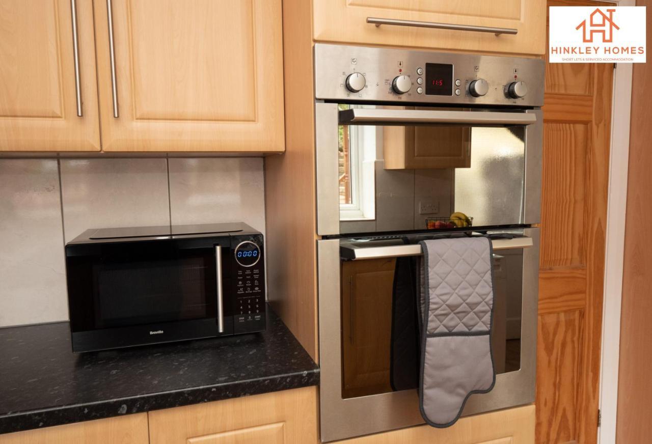 Lovely Refurbished - Free Parking-wifi By Hinkley Homes Short Lets & Serviced *