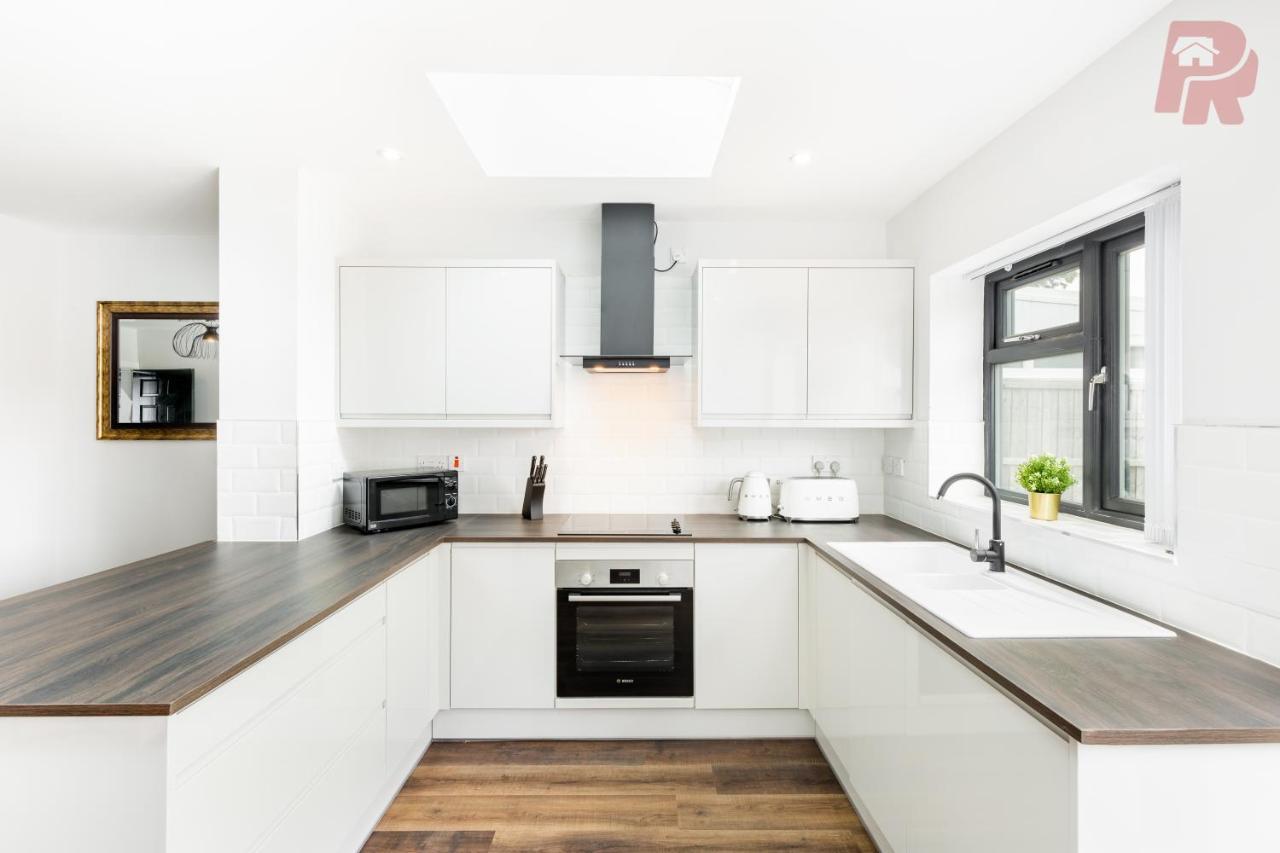 4 Bedroom - Driveway & Garden - Brand New! *