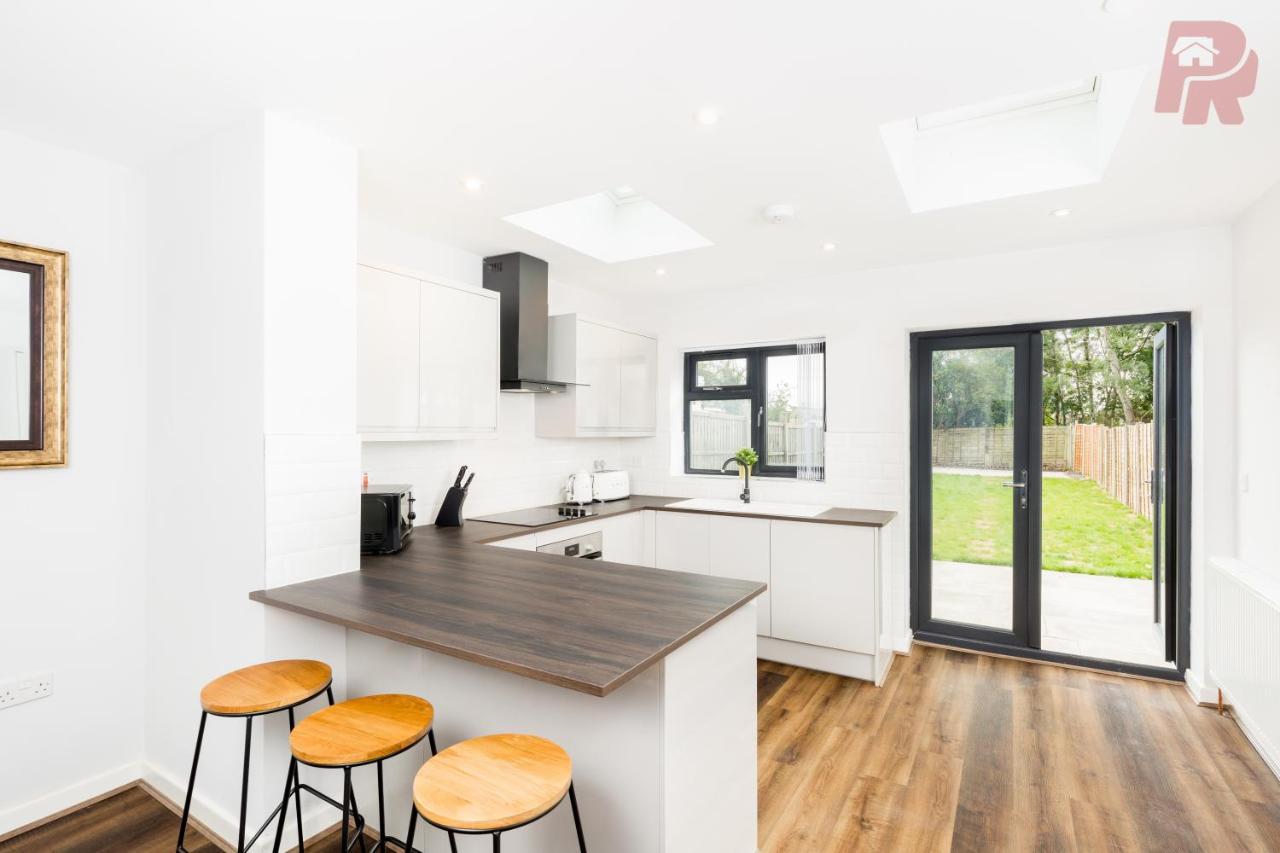 4 Bedroom - Driveway & Garden - Brand New! *