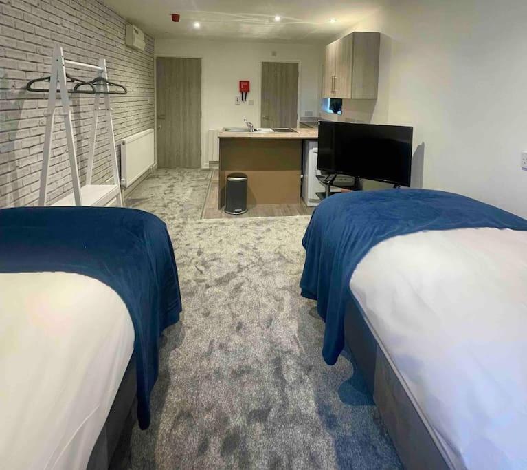 3. Exemplary Twin Bed Apartment *