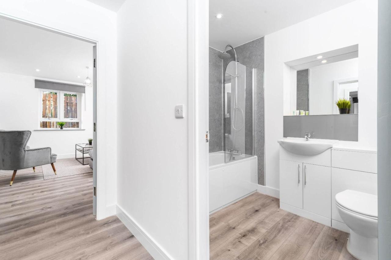 2 Bedroom - The Marsons Collection - New Luxury - Balcony - Secure Parking Apartment *