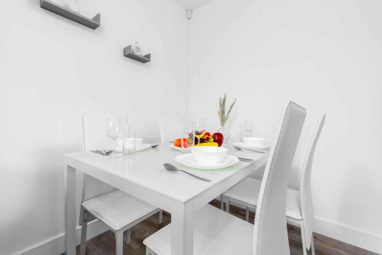 2 Bedroom - The Marsons Collection - New Luxury - Balcony - Secure Parking Birmingham