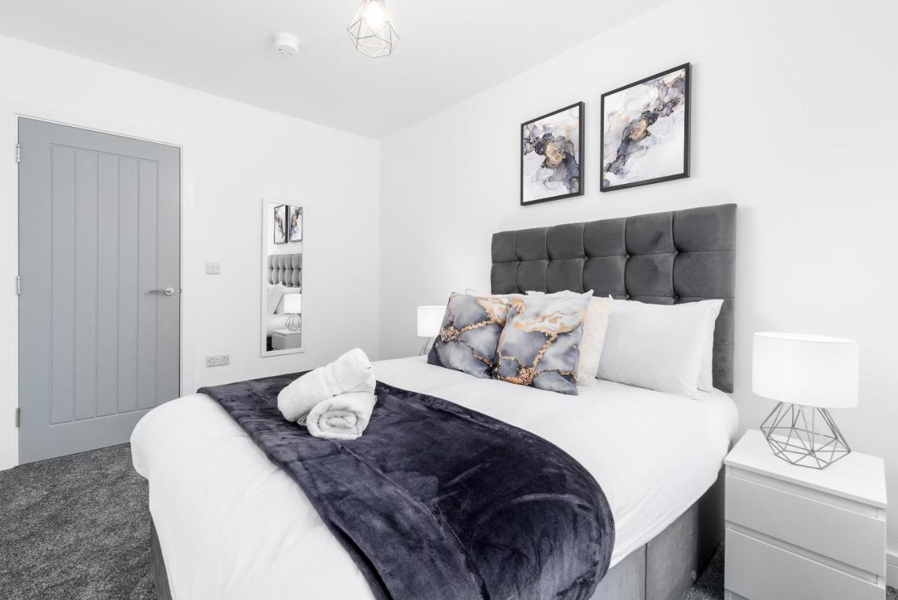 2 Bedroom - The Marsons Collection - New Luxury - Balcony - Secure Parking Apartment