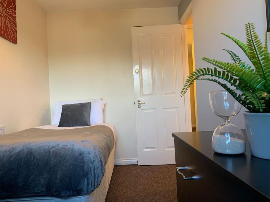 House - 10min To Centre - Sleeps 4 - Parking * Birmingham