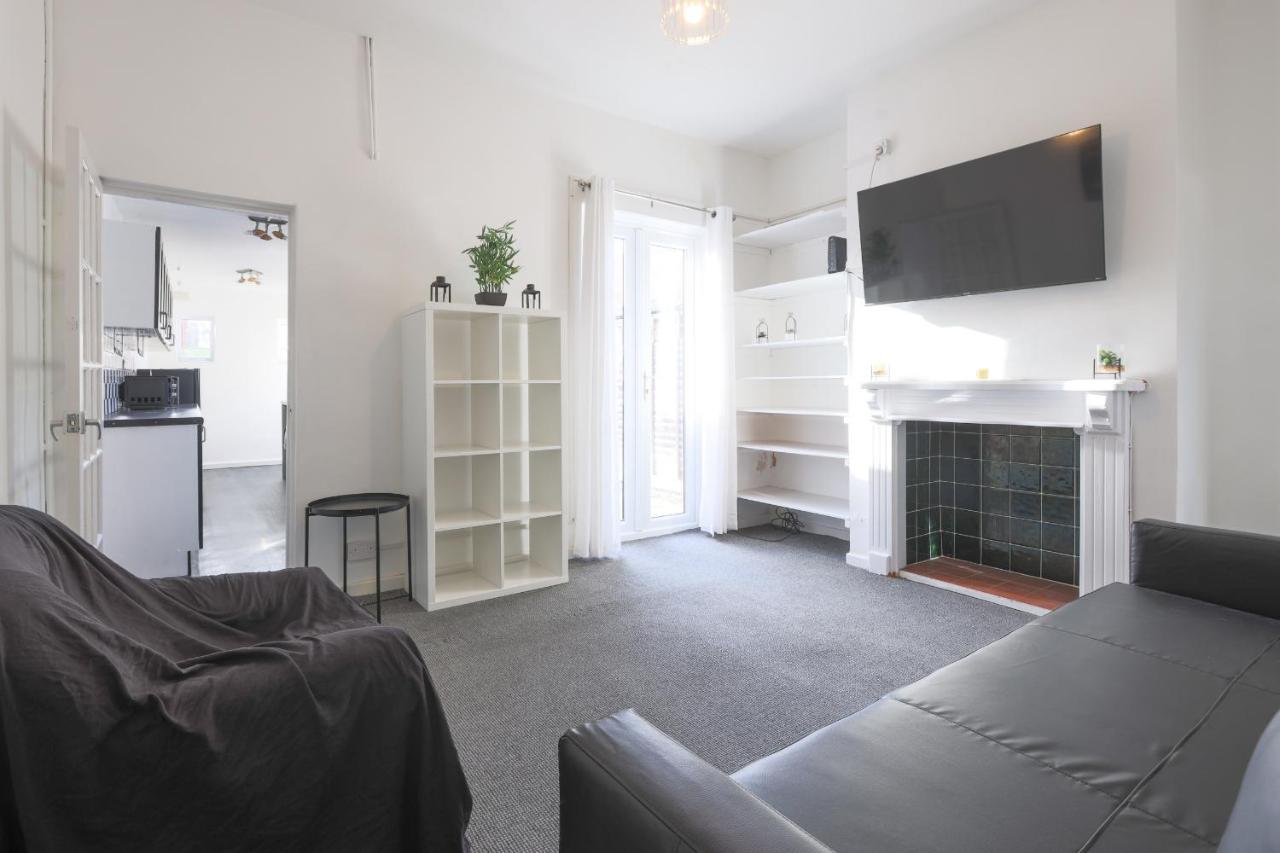 Cosy 3-bed Property In Moseley Village