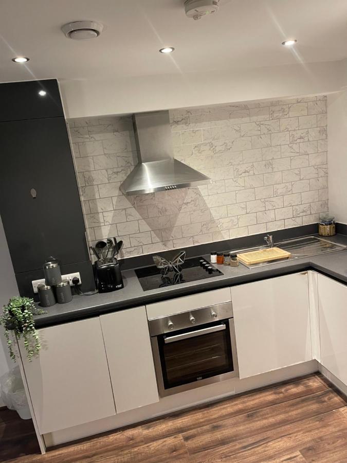 Modern Spacious 1 Bed Flat In Centre With Free Parking, Fast Free Wifi And Netflix * Birmingham