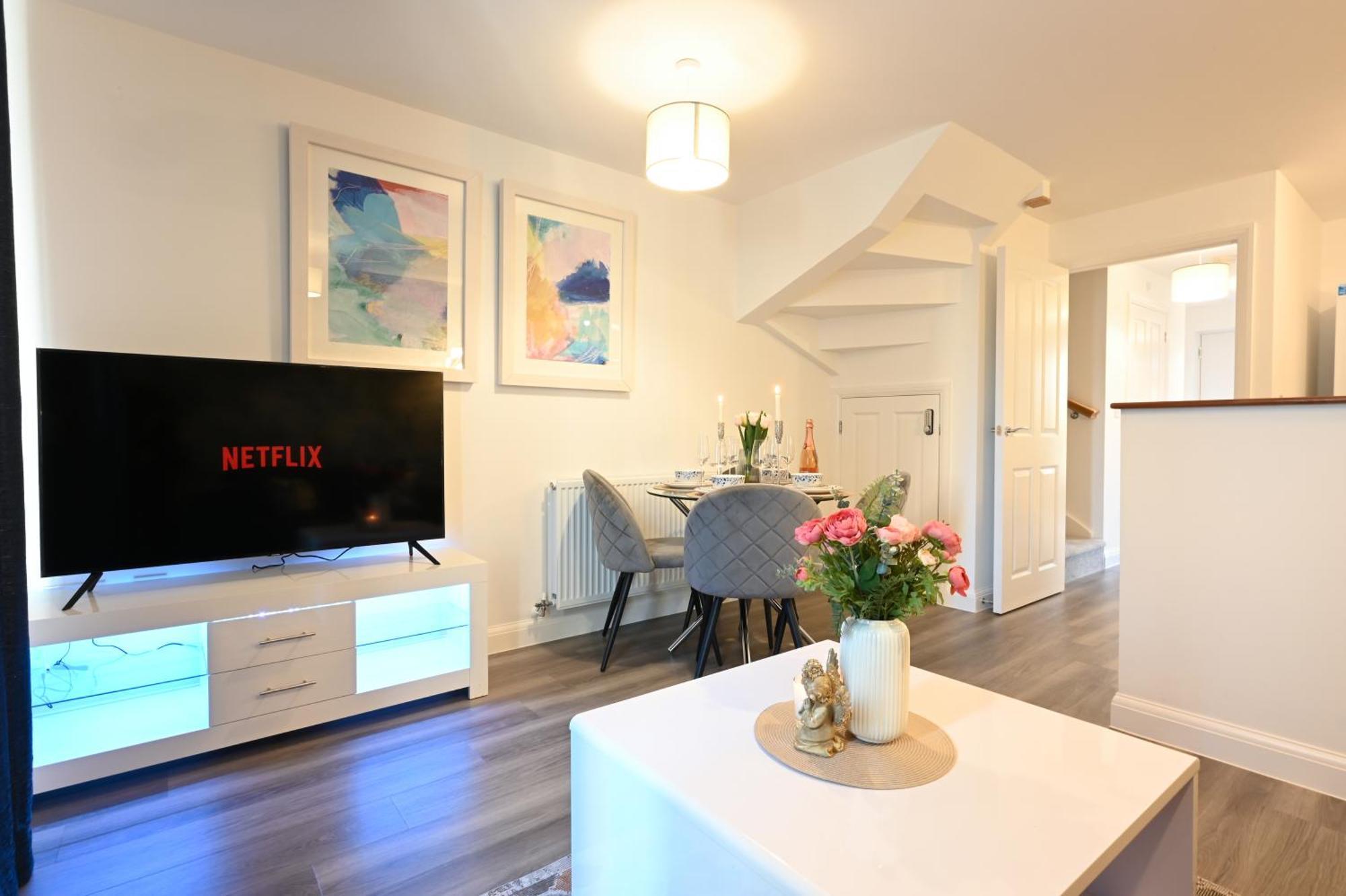 Apartment Luxury 4 Bed House With Gated Parking In The Heart Of Birmingham! Birmingham