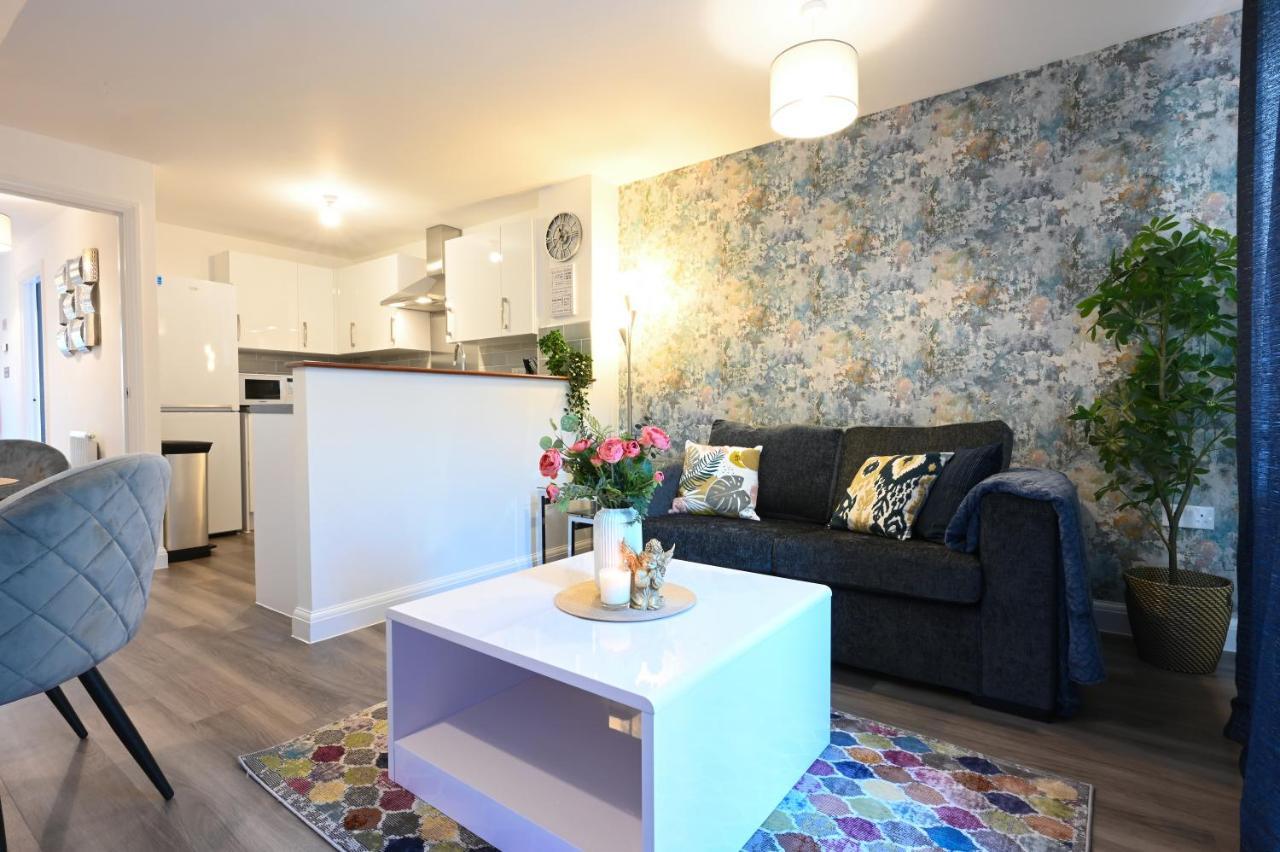 Apartment Luxury 4 Bed House With Gated Parking In The Heart Of Birmingham!
