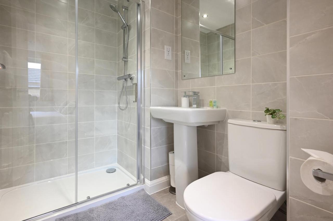 Luxury 4 Bed House With Gated Parking In The Heart Of Birmingham! *