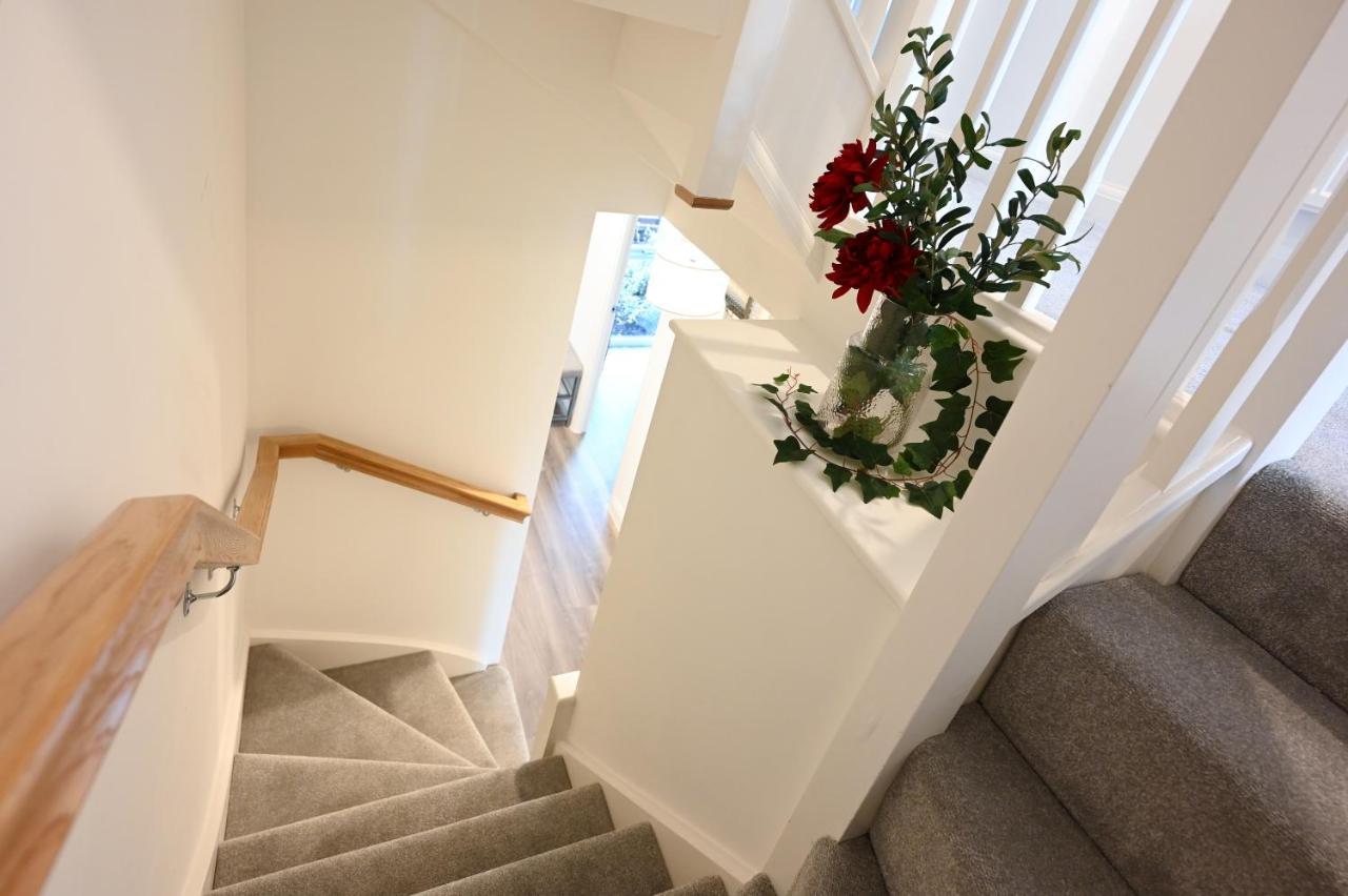 Luxury 4 Bed House With Gated Parking In The Heart Of Birmingham!