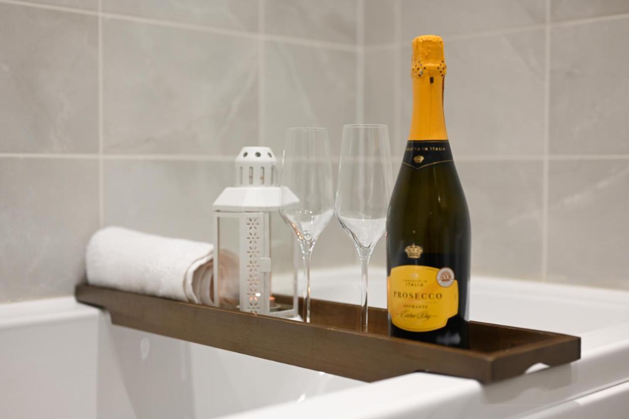 Luxury 4 Bed House With Gated Parking In The Heart Of Birmingham! Birmingham
