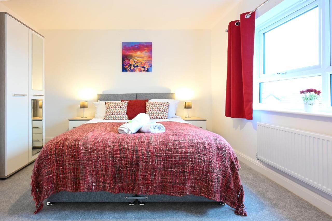Luxury 4 Bed House With Gated Parking In The Heart Of Birmingham! Apartment