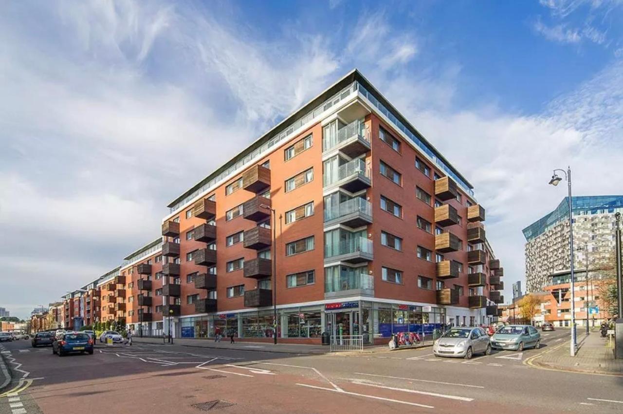 New Luxury Centre By Azura Nights Apartment *