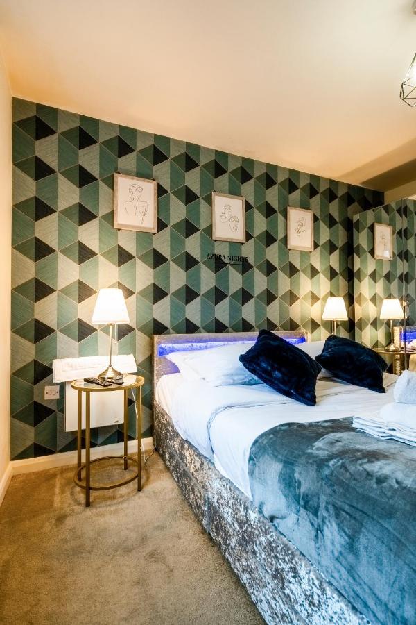 New Luxury Centre By Azura Nights Apartment