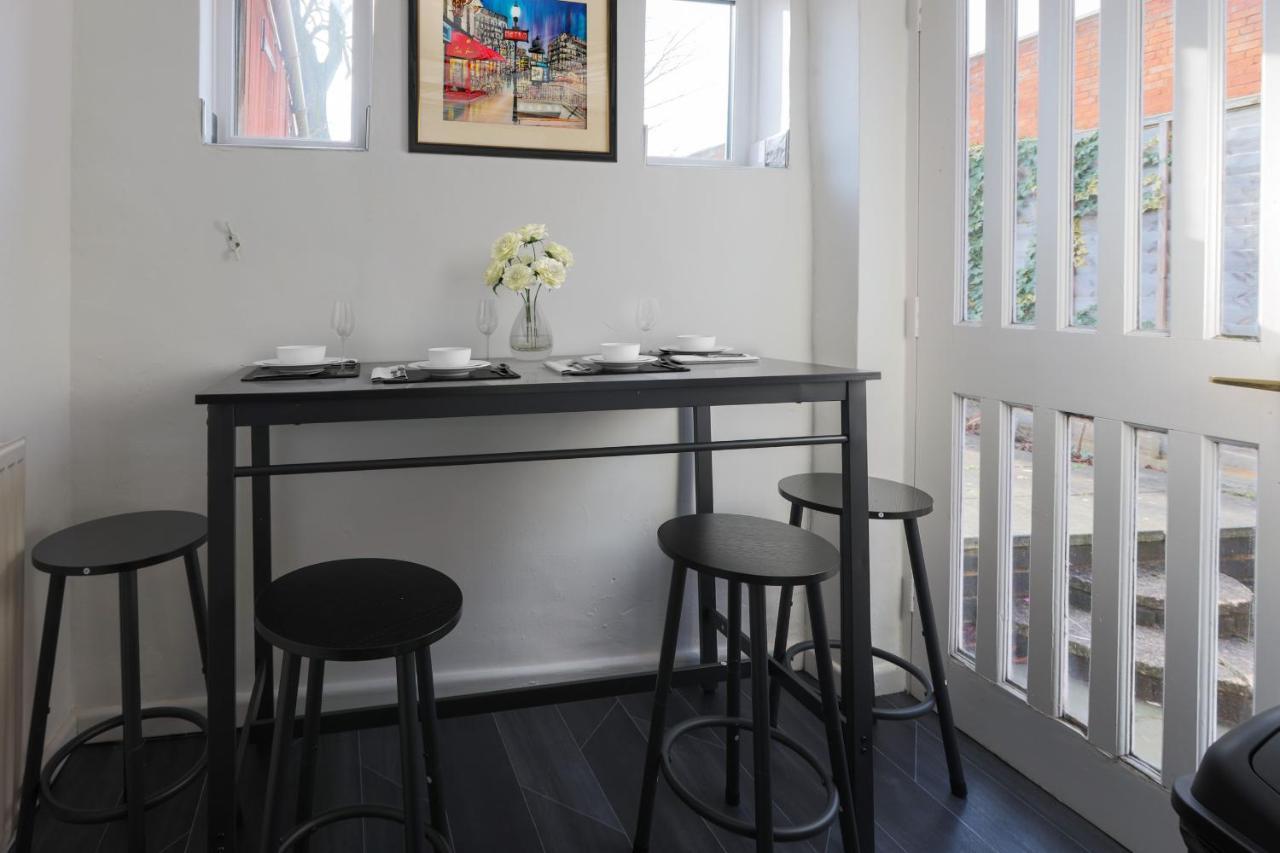 Cosy 3-bed Property In Moseley Village Holiday home