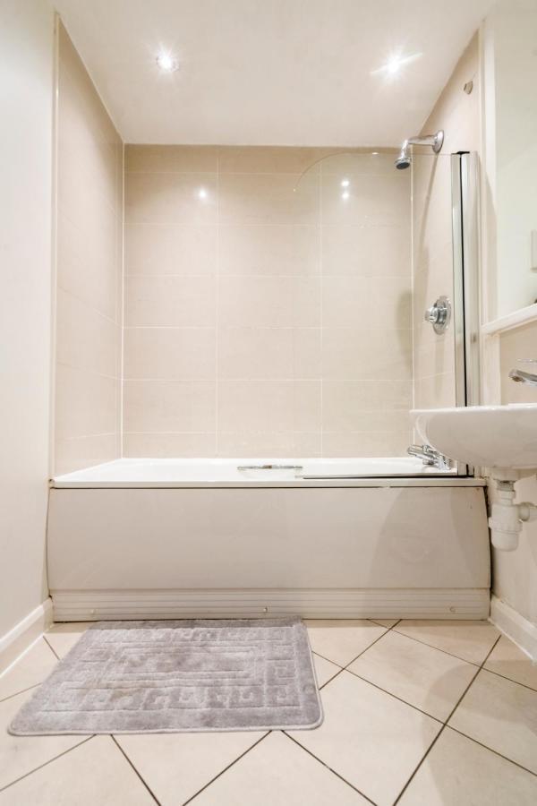 Apartment New Luxury Centre By Azura Nights