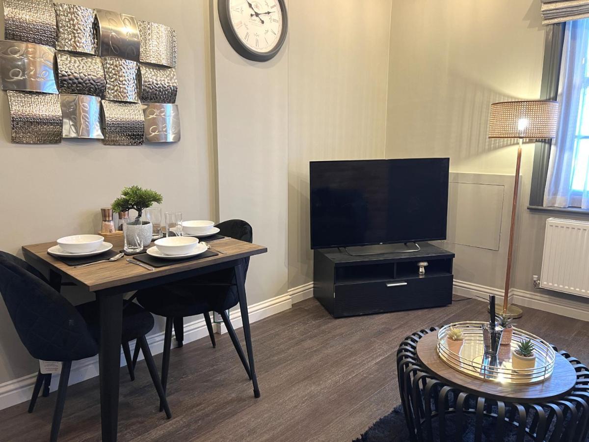 Centre Luxury Silver Forge - Two Bedroom With Office - Brand New Apartment *
