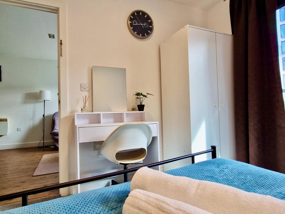 Spacious & Modern In Centre With Balcony * Birmingham