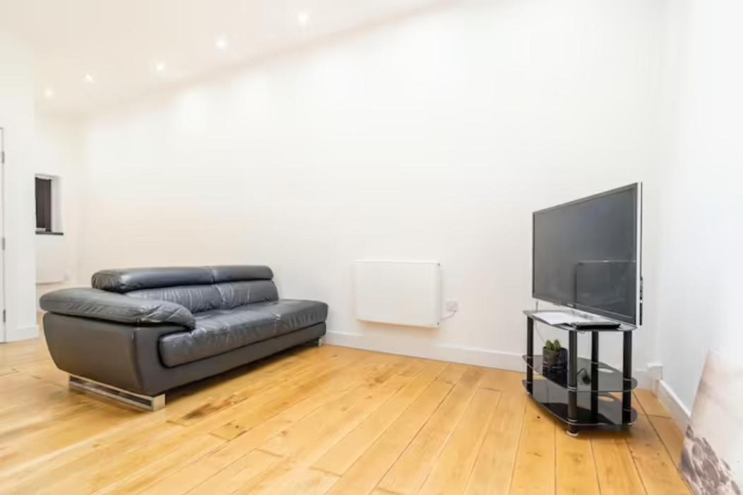 Beautiful Flat Available Next To The Center Birmingham