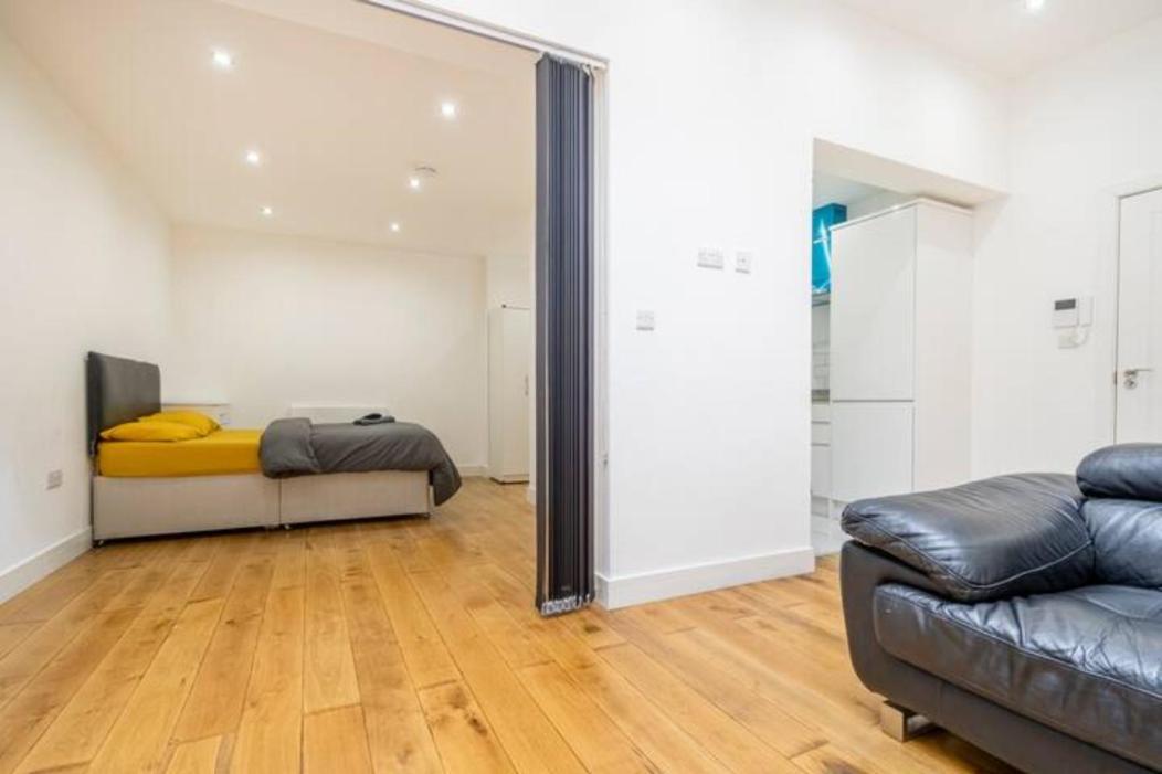 Beautiful Flat Available Next To The Center *