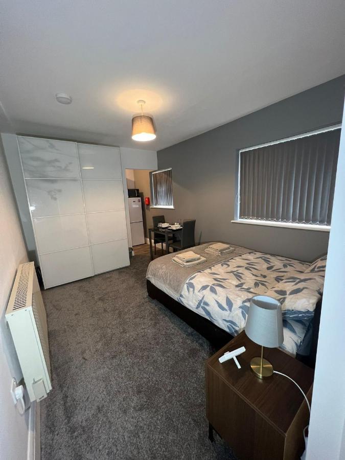 3. Private In Moseley, Apartment *