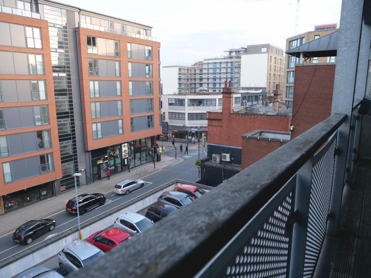 Arcadian One Bedroom - Sofa Bed - Balcony - Centre Apartment *