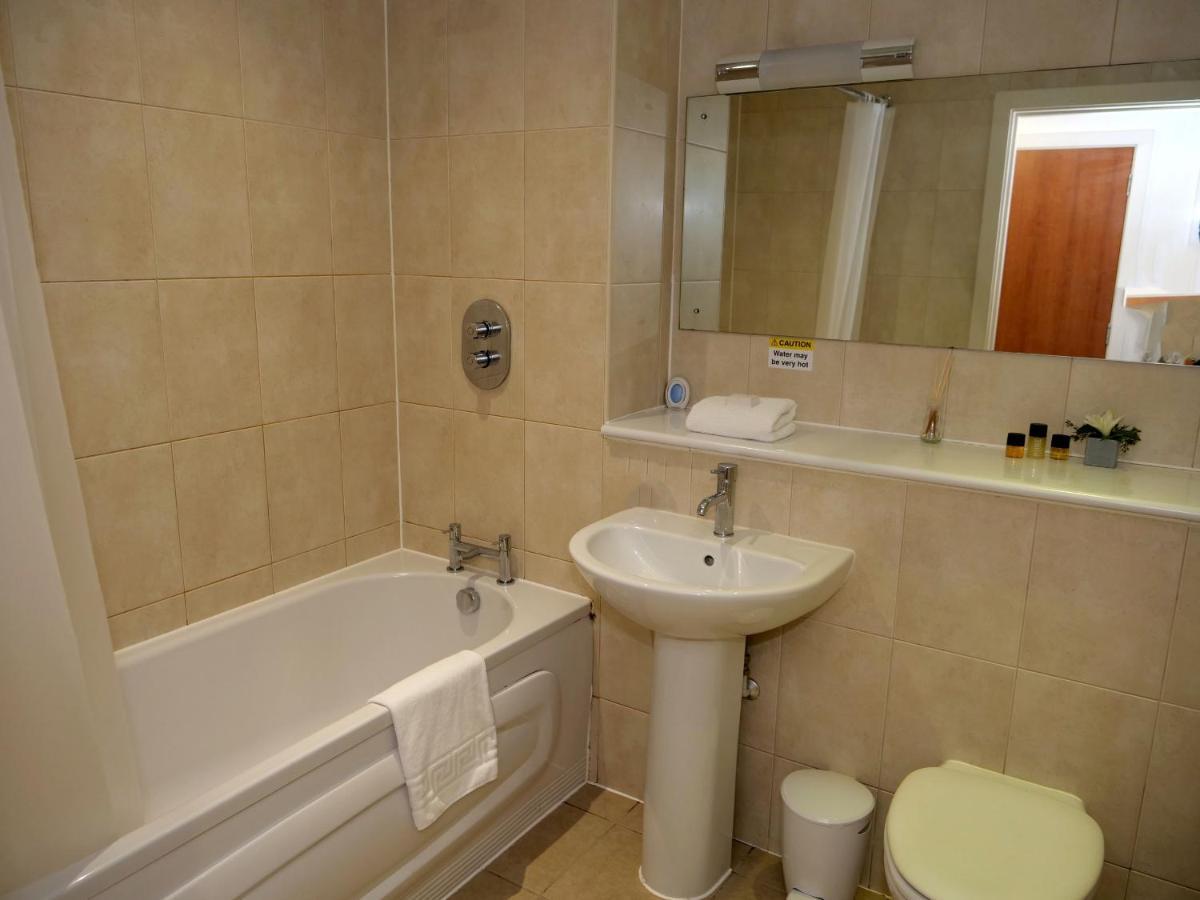 Arcadian One Bedroom - Sofa Bed - Balcony - Centre Apartment