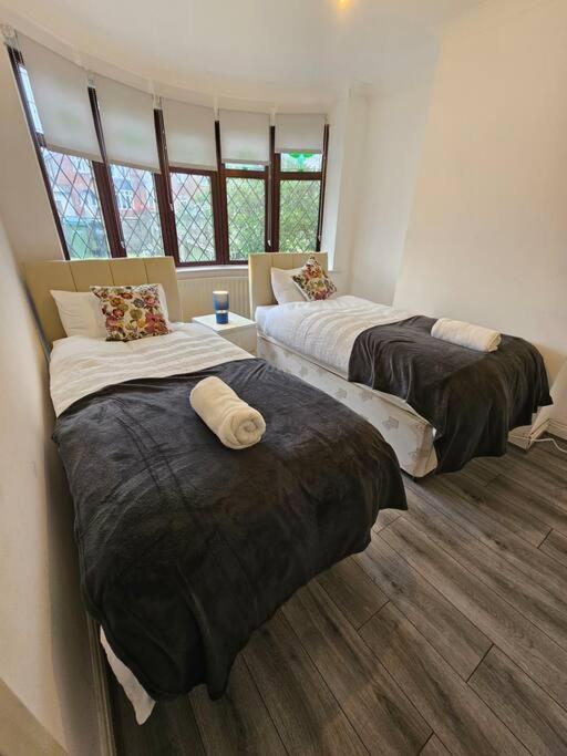 Holiday home Swankyhome 4 Groups Near M5. *
