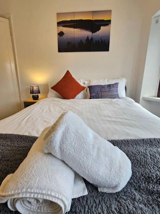Swankyhome 4 Groups Near M5. Holiday home Birmingham