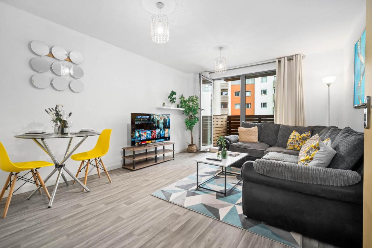 Centre - Private Balcony - Rated *