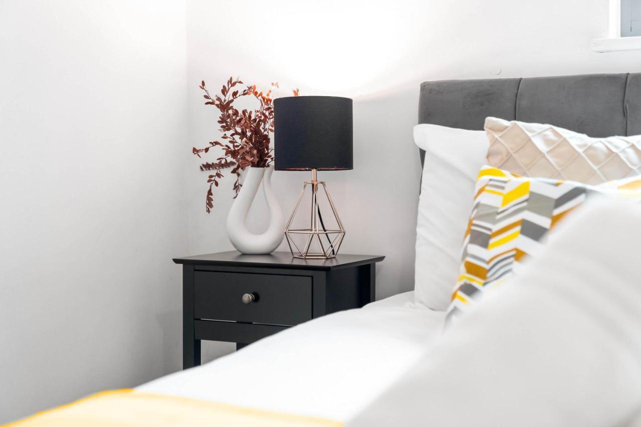 Centre - Private Balcony - Rated Apartment Birmingham