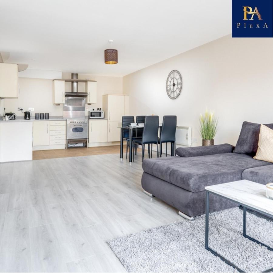 Pluxa Claassy Visit Centre Spacious With Free Parking